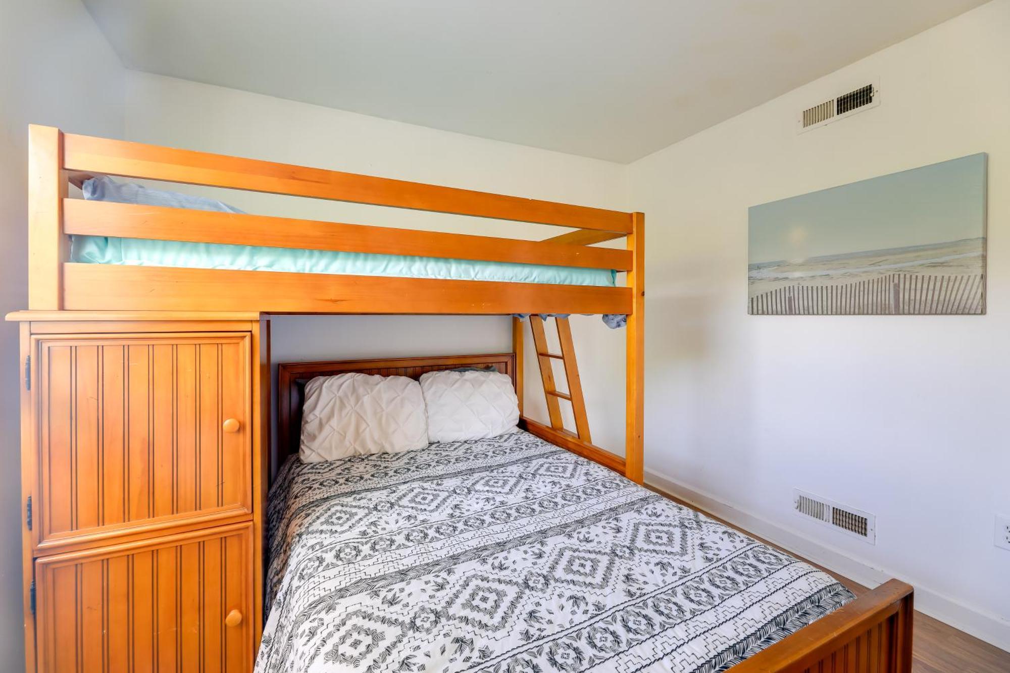 West Of The Moon Ocean Apt With Beach Access! Emerald Isle Ngoại thất bức ảnh
